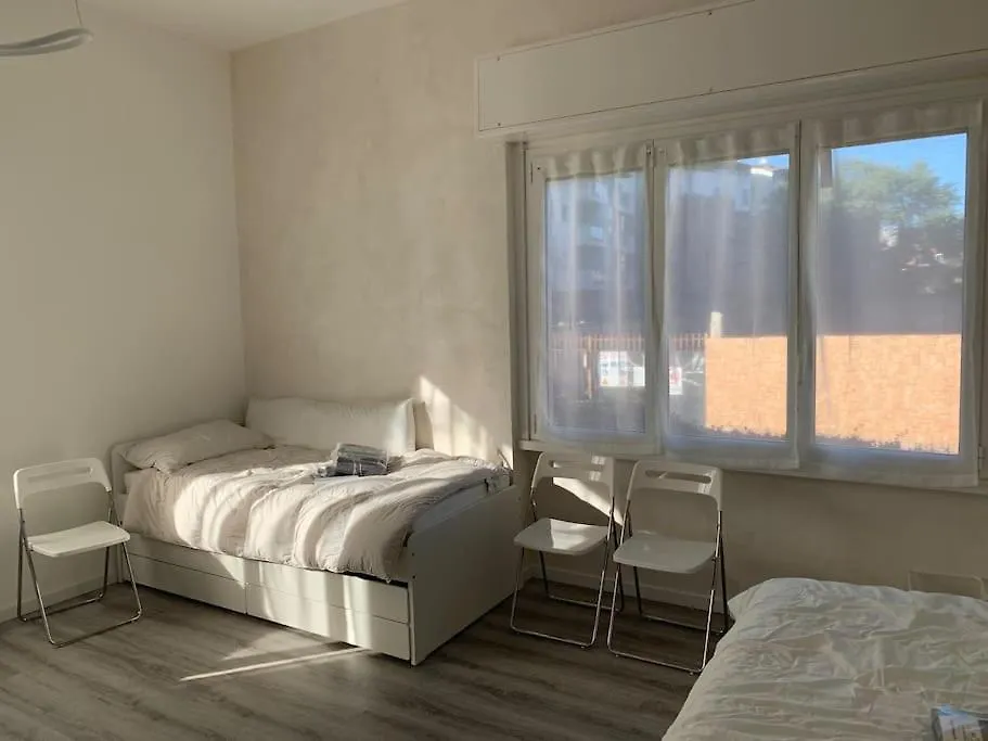 Sunny -Entire Apartment Milan Center- 24H Check-In