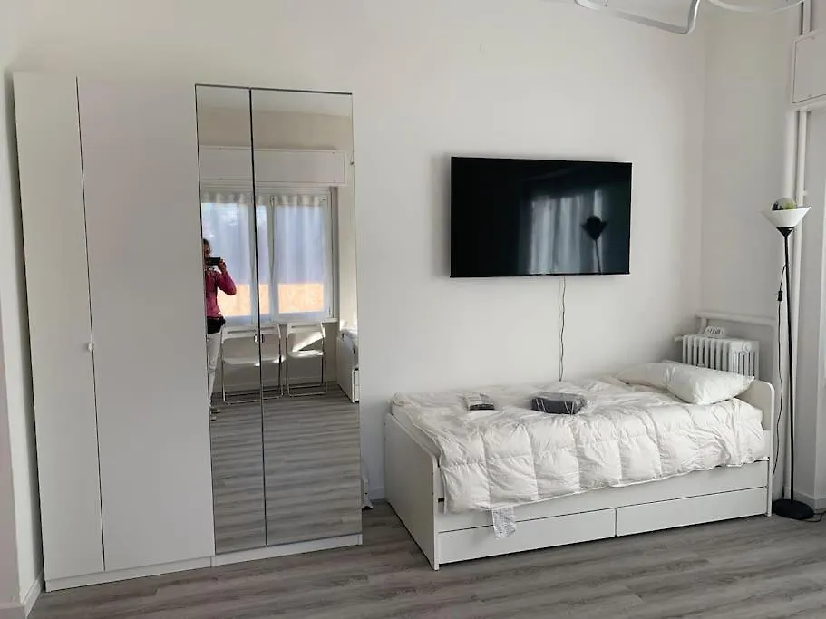 Sunny -Entire Apartment Milan Center- 24H Check-In
